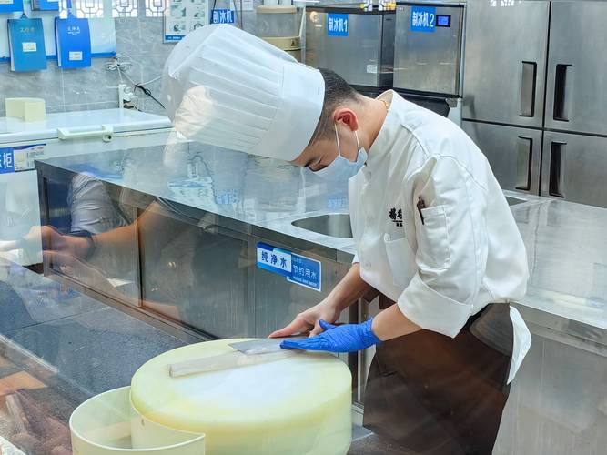 順德魚生獲全省首張餐飲服務認證，引領高品質餐飲“盲選”時代